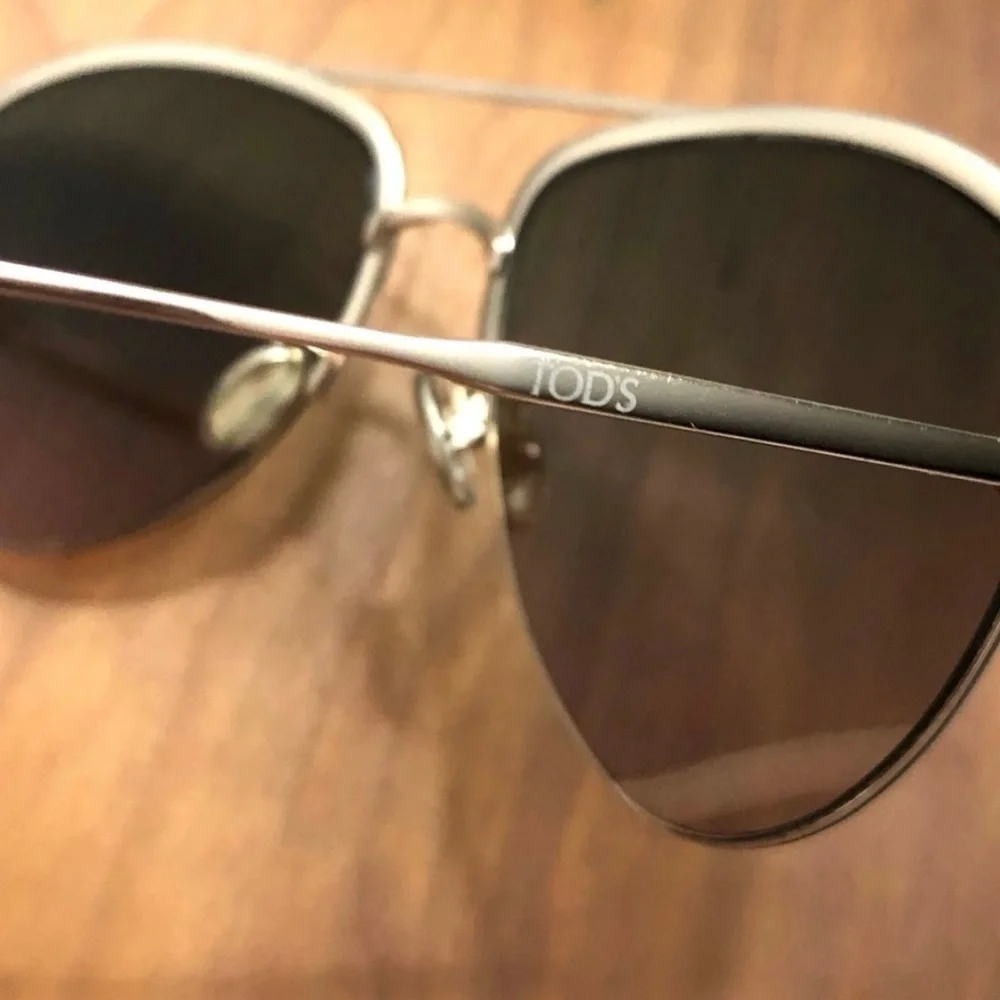 NWT TOD'S Pilot Sunglasses, gold